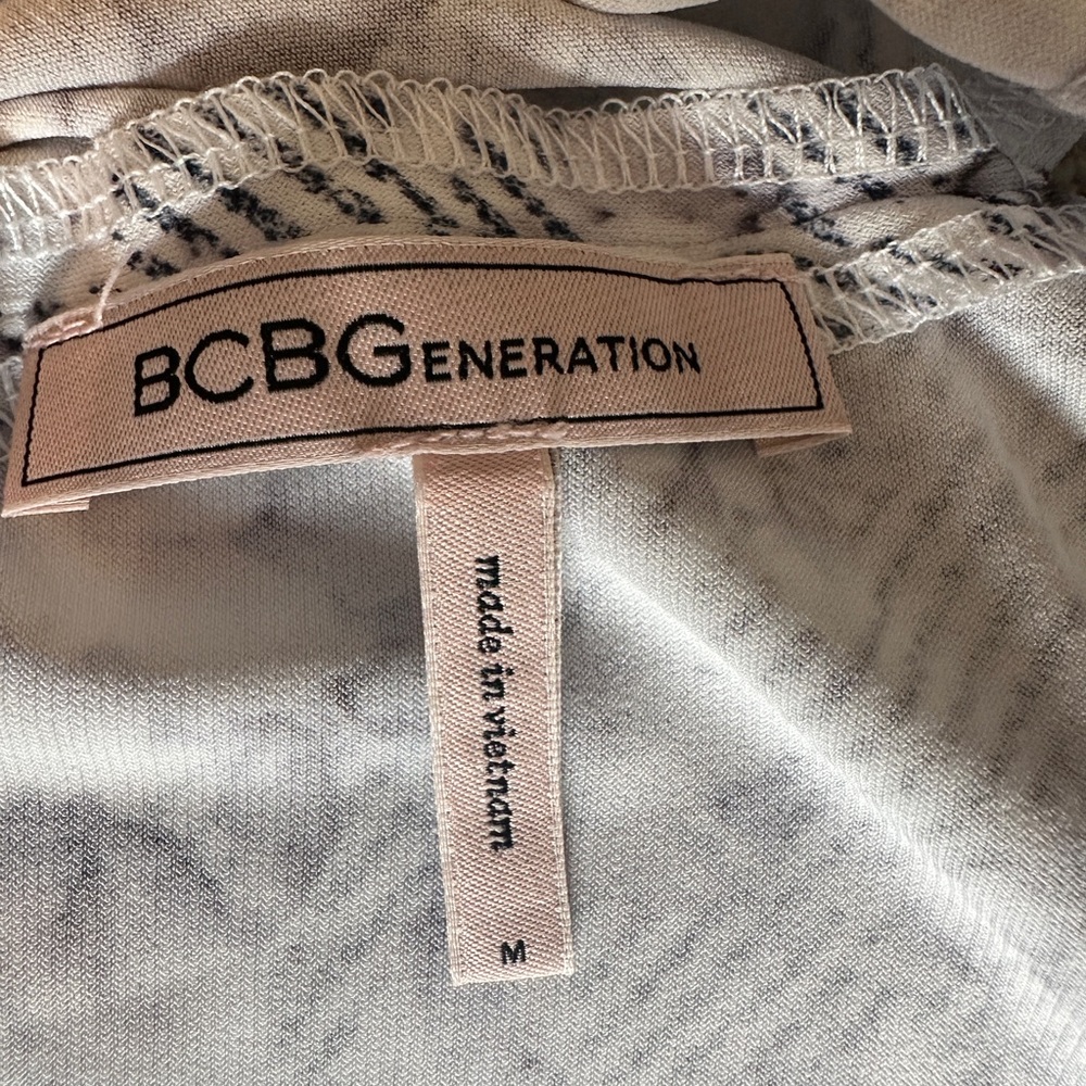BCBGeneration Faux wrap dress Size M - Picture 7 of 7